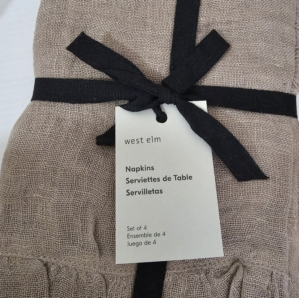 West Elm Ruffle Linen Napkin Set - Picture 4 of 9